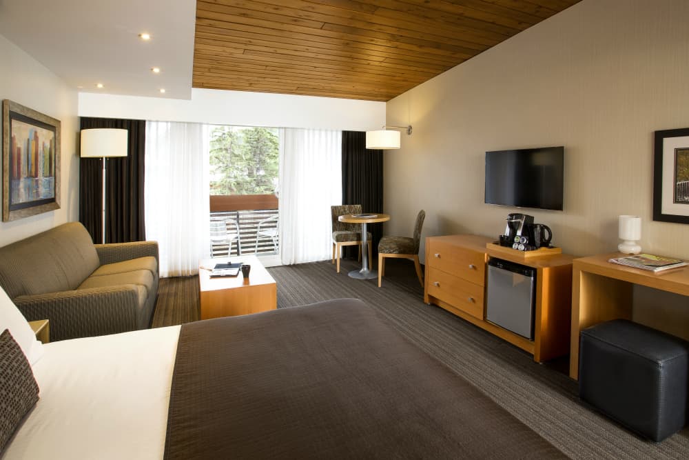 Premium Room One Queen Bed + Sitting Area