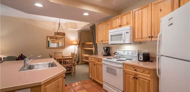 Tucker Mountain Lodge
