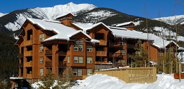 Peaks Lodge