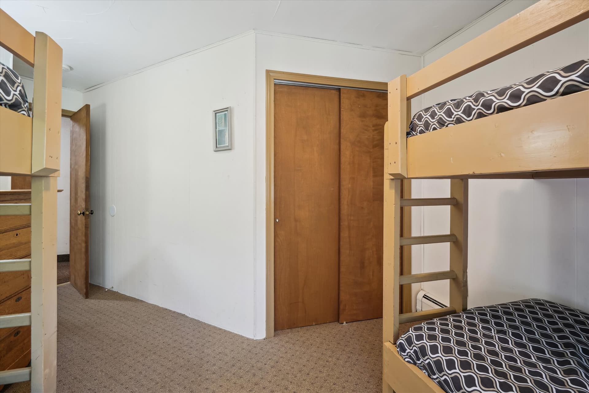 2 Sets of Twin bunk beds on entrance level.