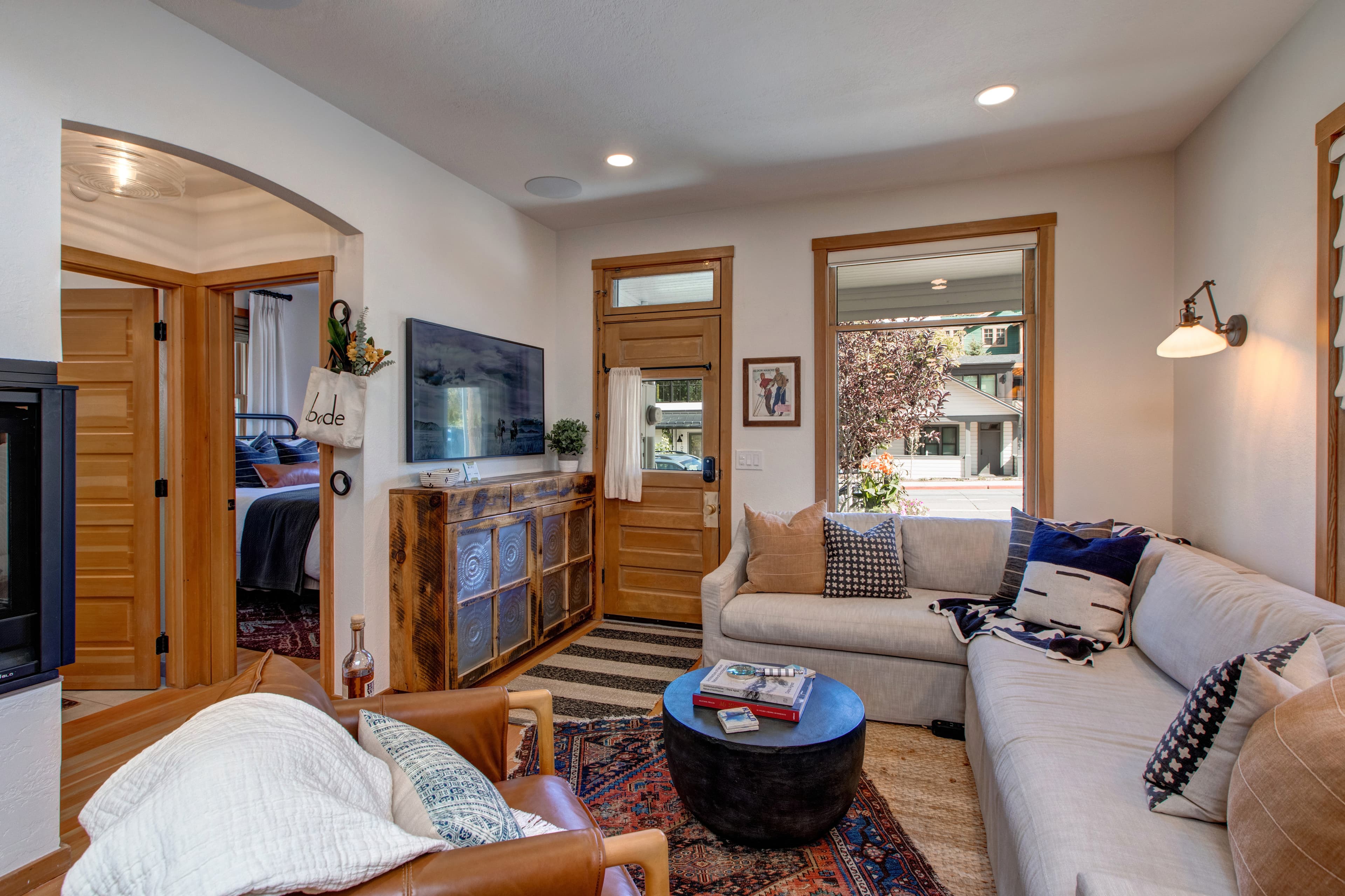 Living Room - Entry