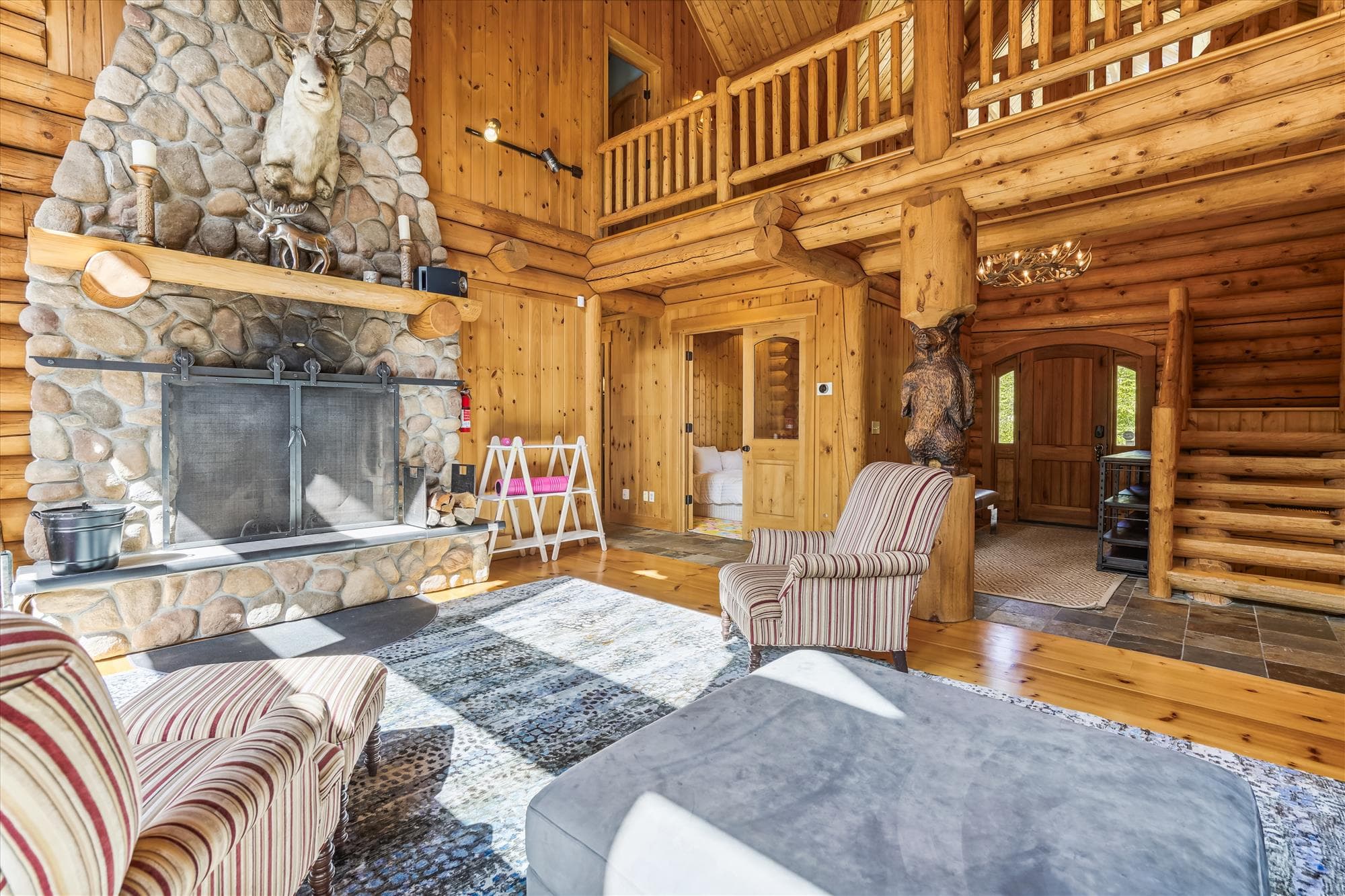 The fireplace is so relaxing. Just sit back and enjoy it.
