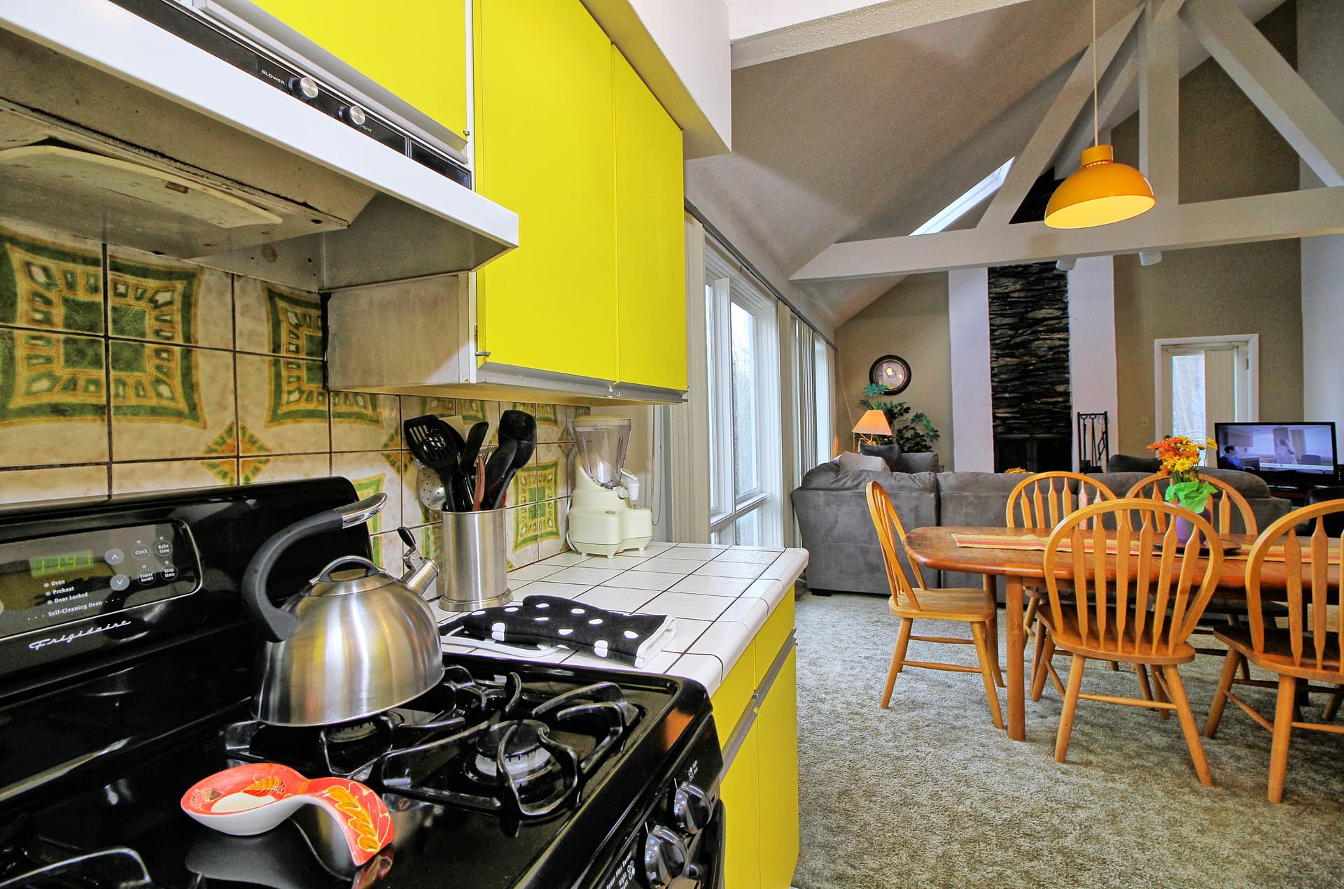 Kitchen/dining and living room open floor plan