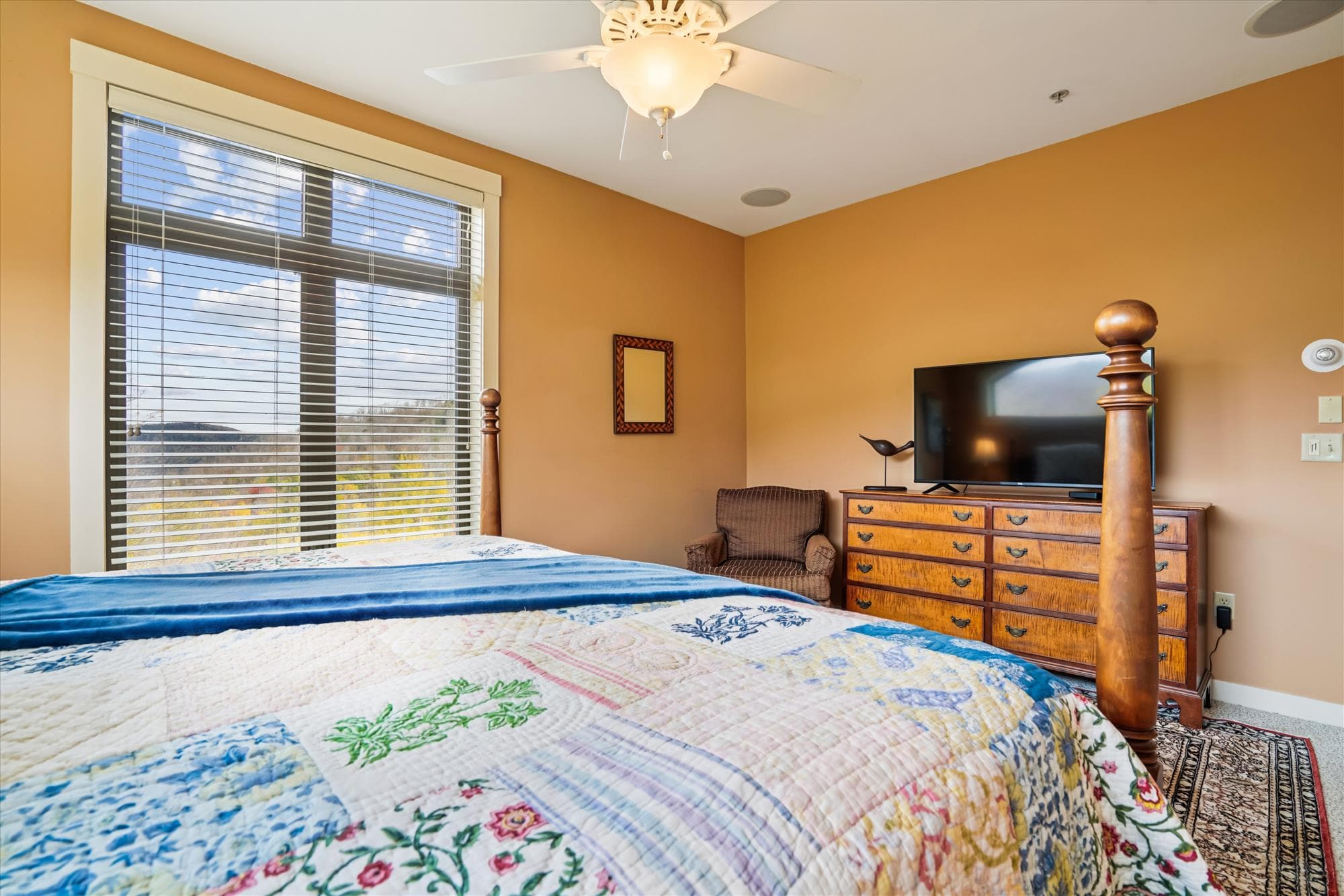 Relax in this king suite with an attached whirlpool bath and mountain views through wide windows. A peaceful space that blends comfort, warmth, and Vermont style.