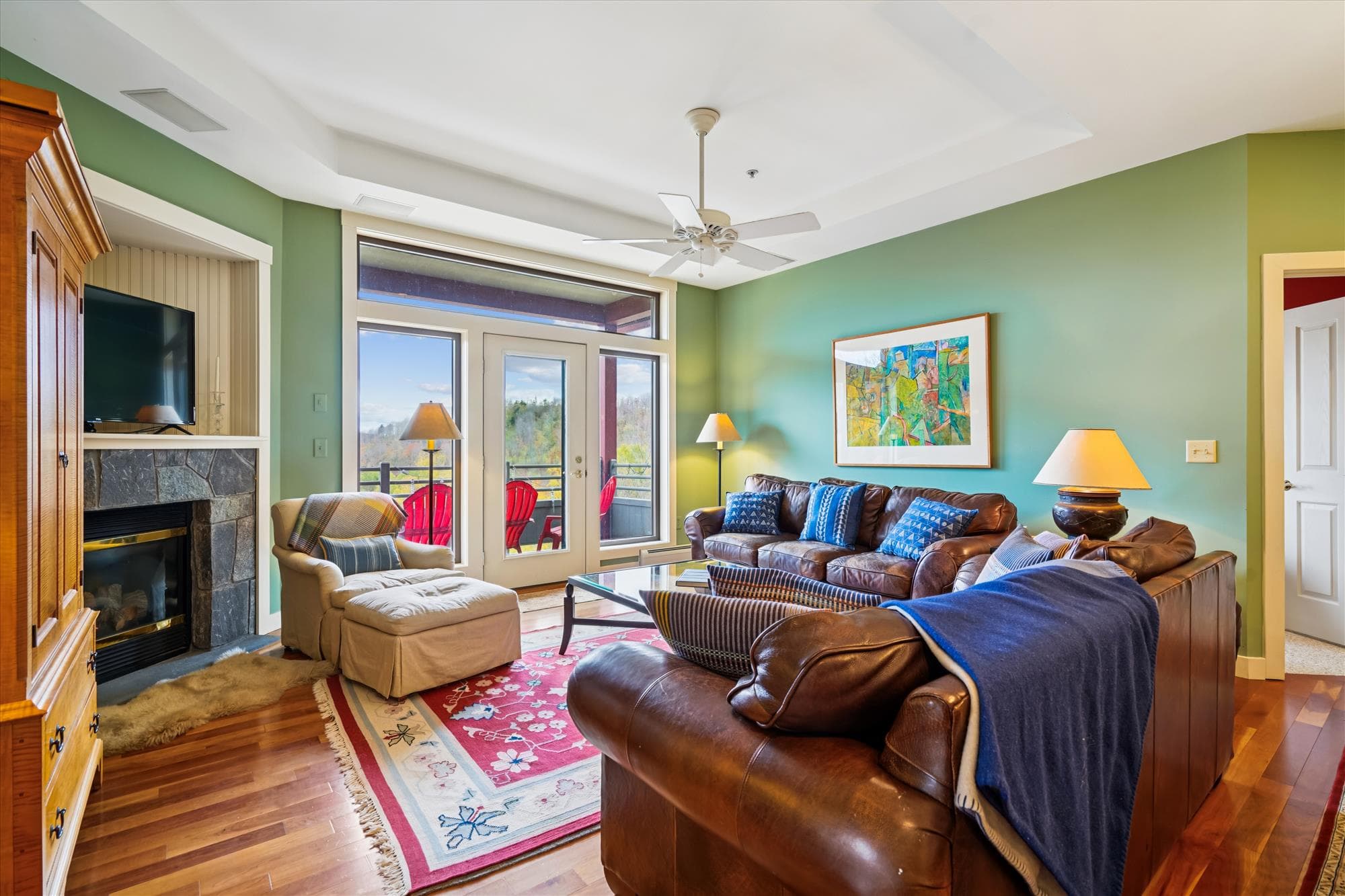 This warm, open living area blends relaxed mountain charm with everyday comfort. The leather sofas and soft throws invite conversation.