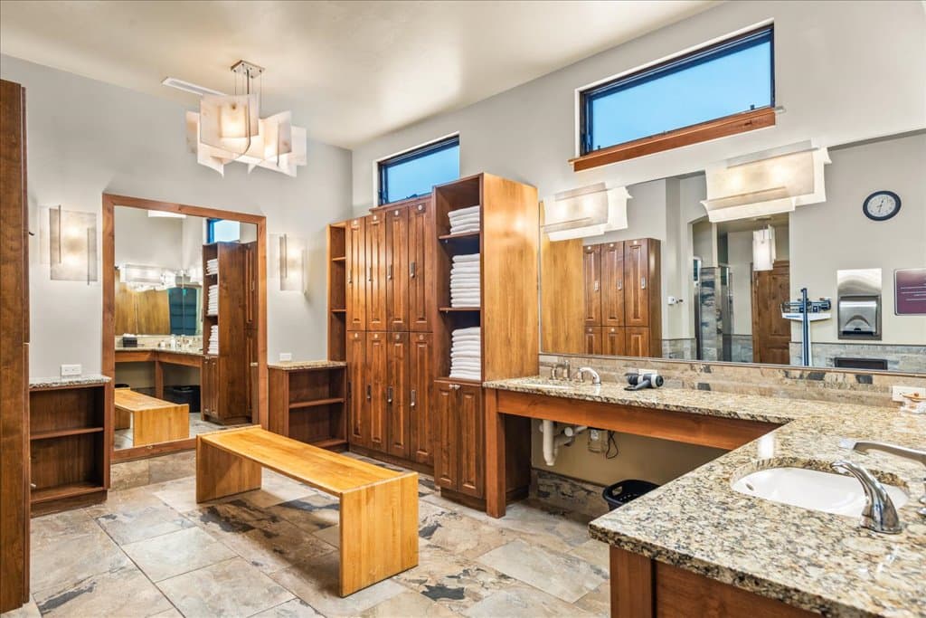Stonebridge Condominiums