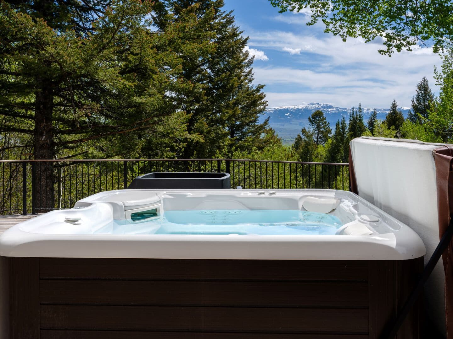 Hot Tub - Front Deck