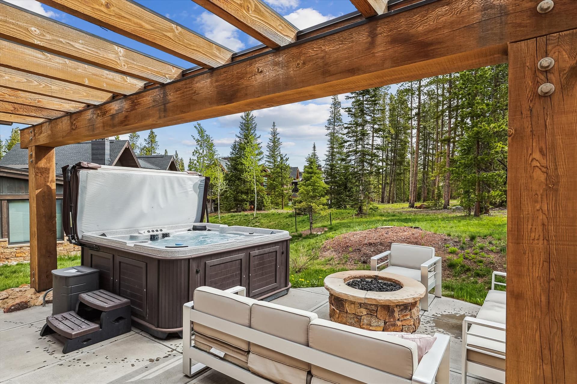 Hot Tub/Patio - Chateau Breck - Breckenridge Vacation Rental
