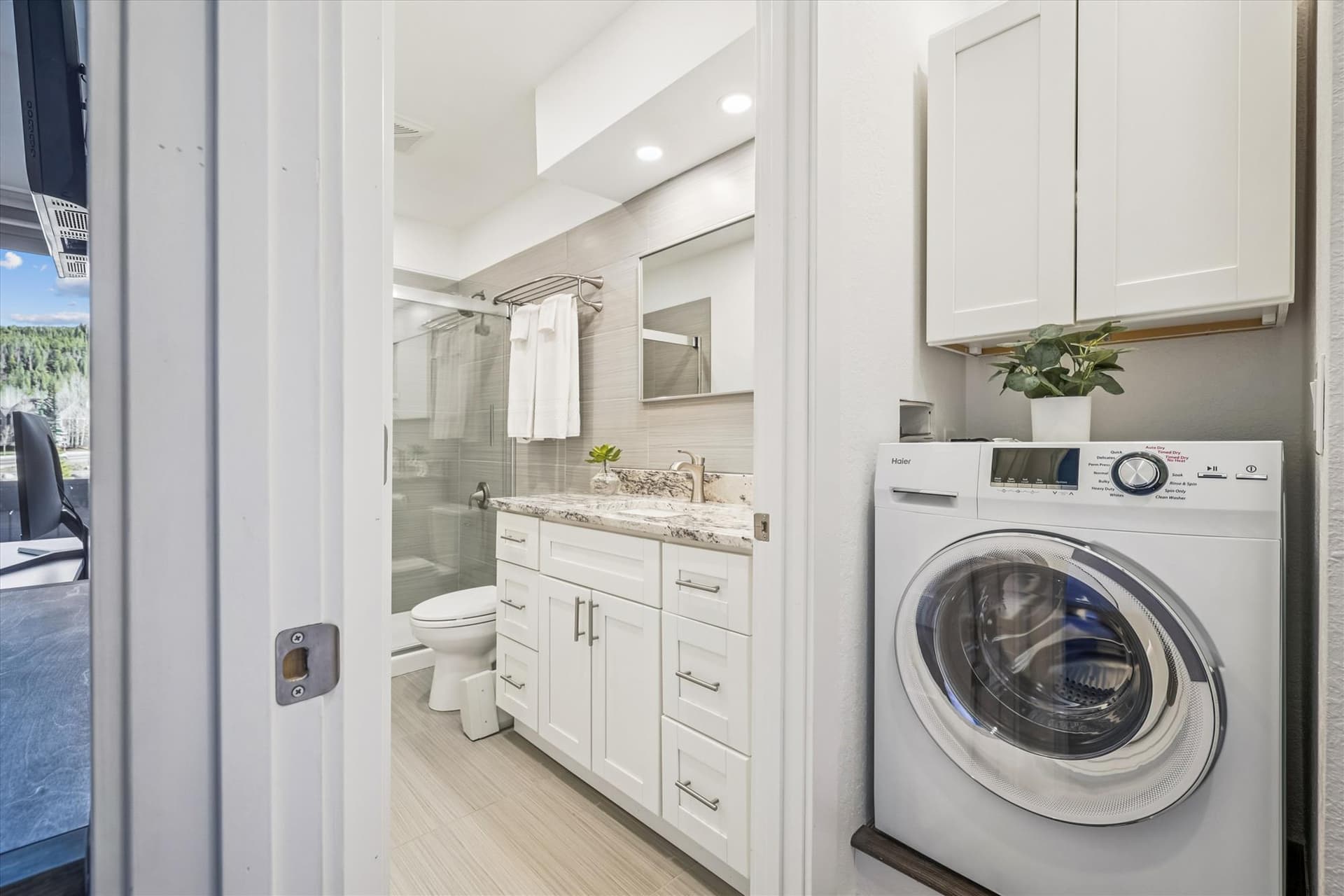 Laundry/Bathroom - Lift Condo 301A - Breckenridge Vacation Rental