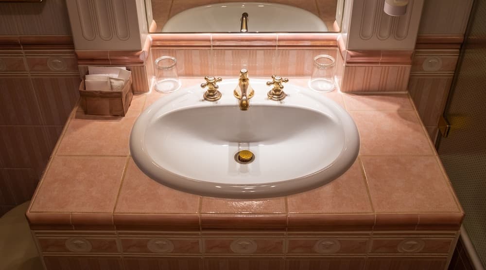 Bathroom sink