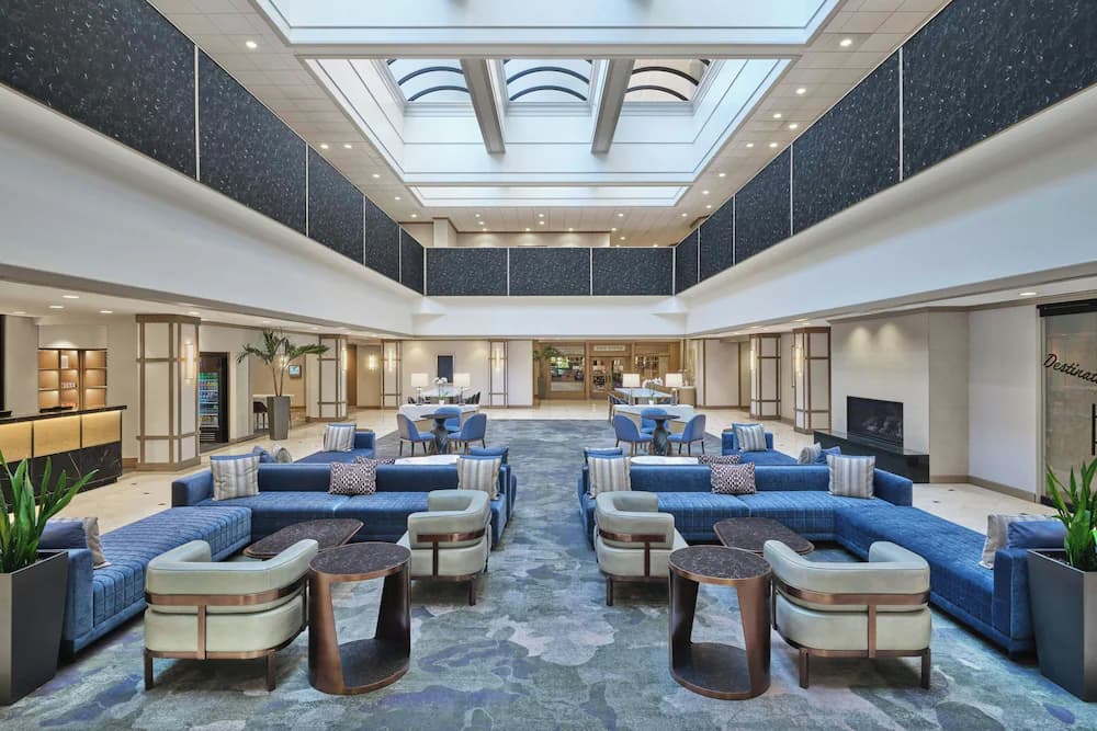 Lobby lounge