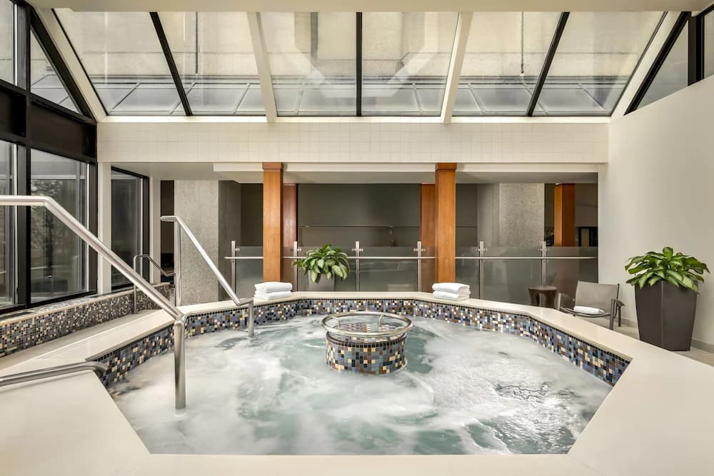 Indoor spa tub