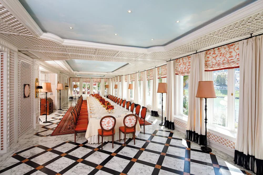 Banquet hall