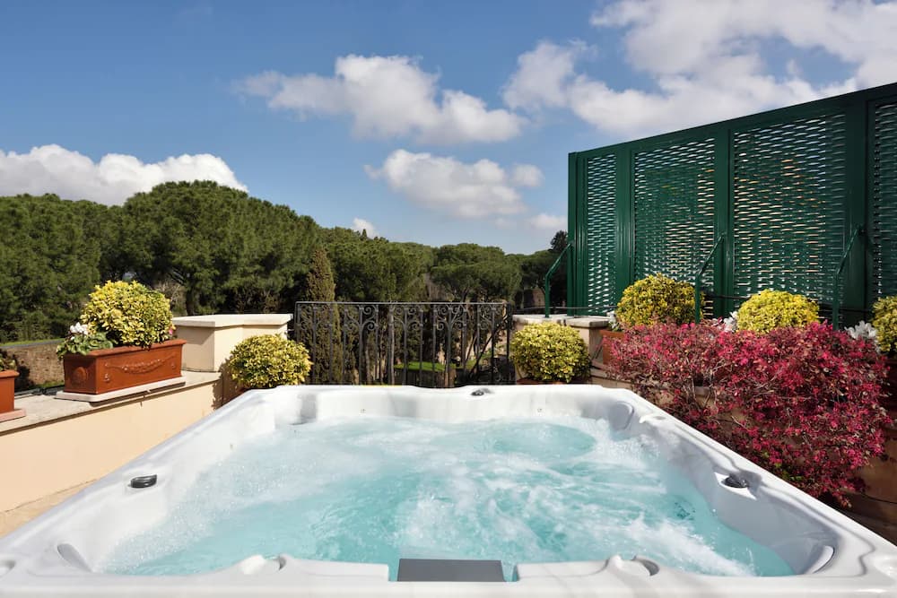 Private spa tub
