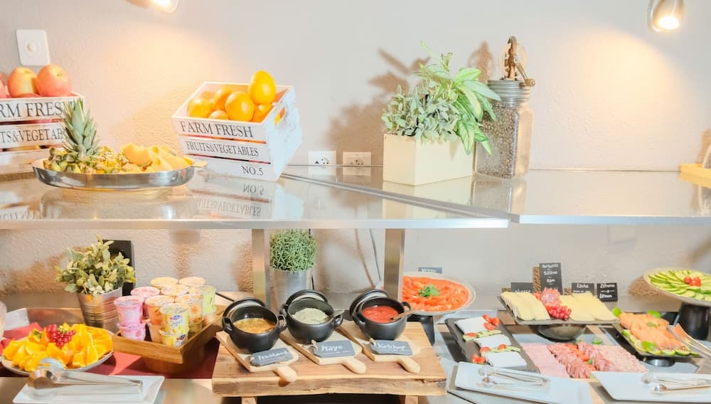 Breakfast buffet