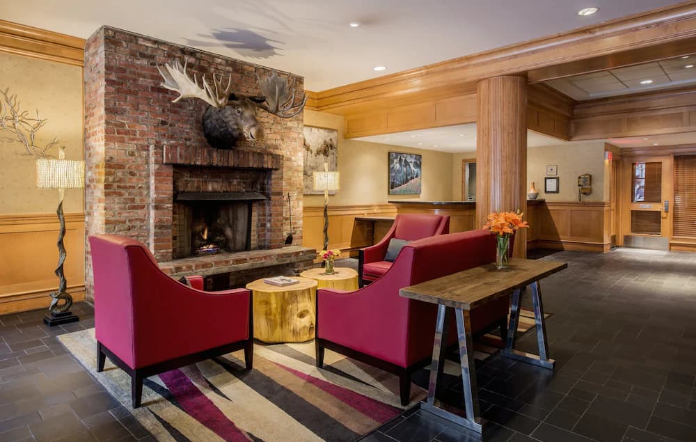 Lobby lounge