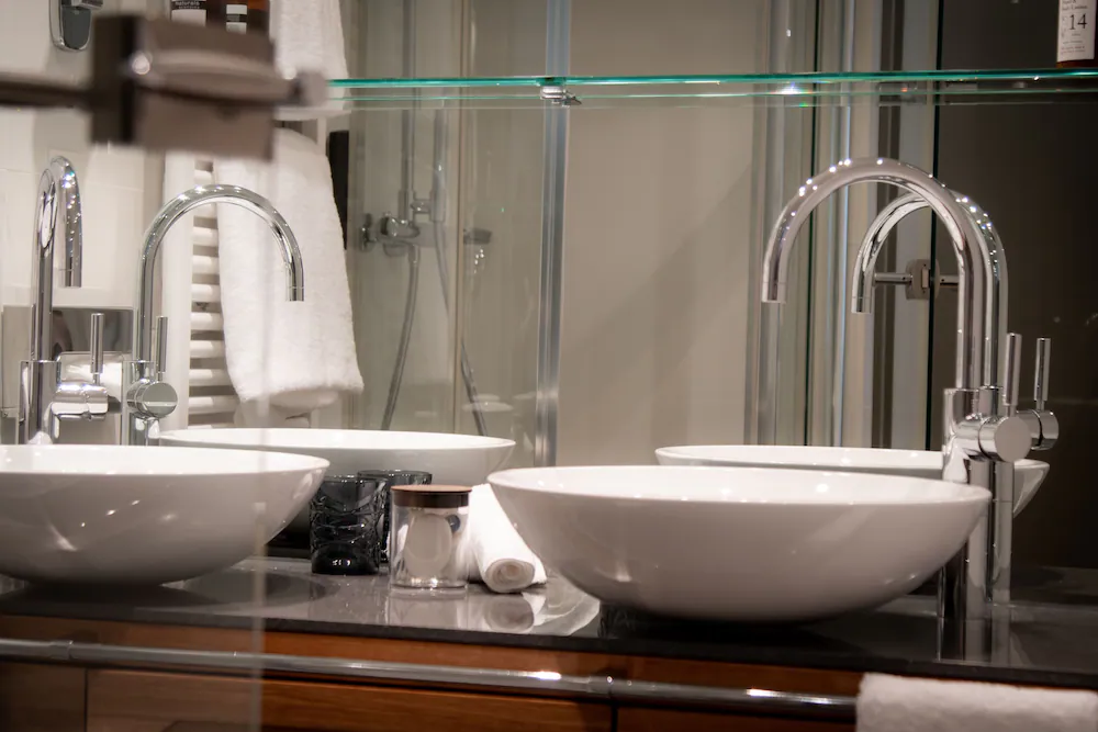 Bathroom sink