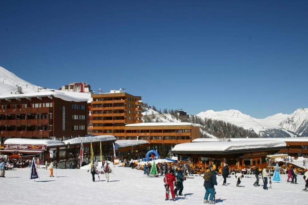 Snow and ski sports