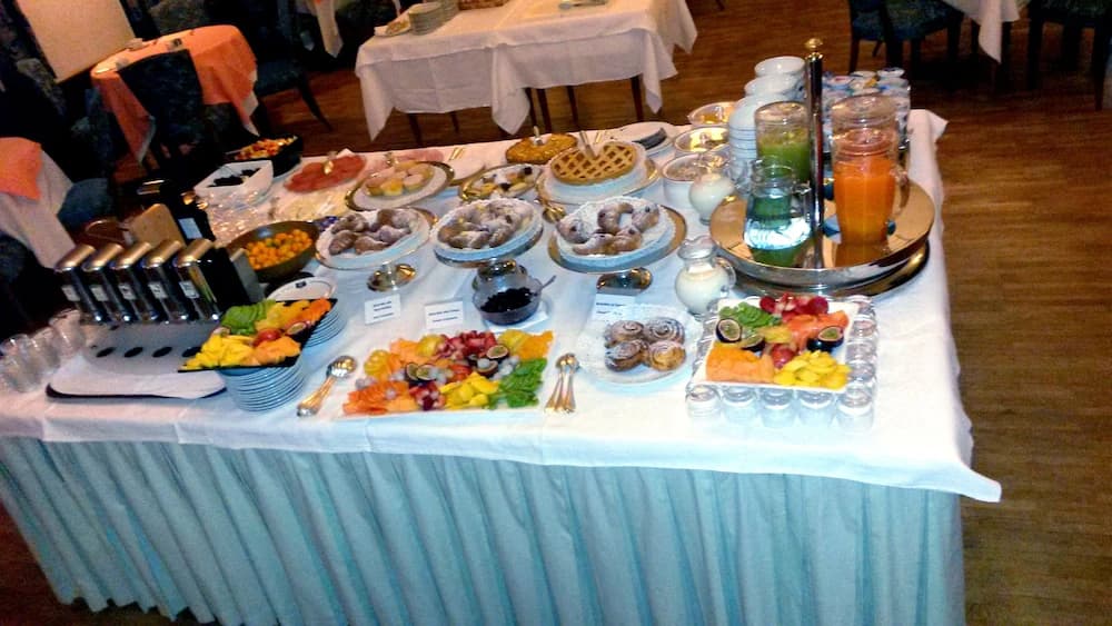 Breakfast buffet