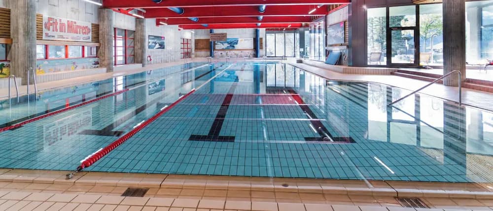 Exercise/lap pool