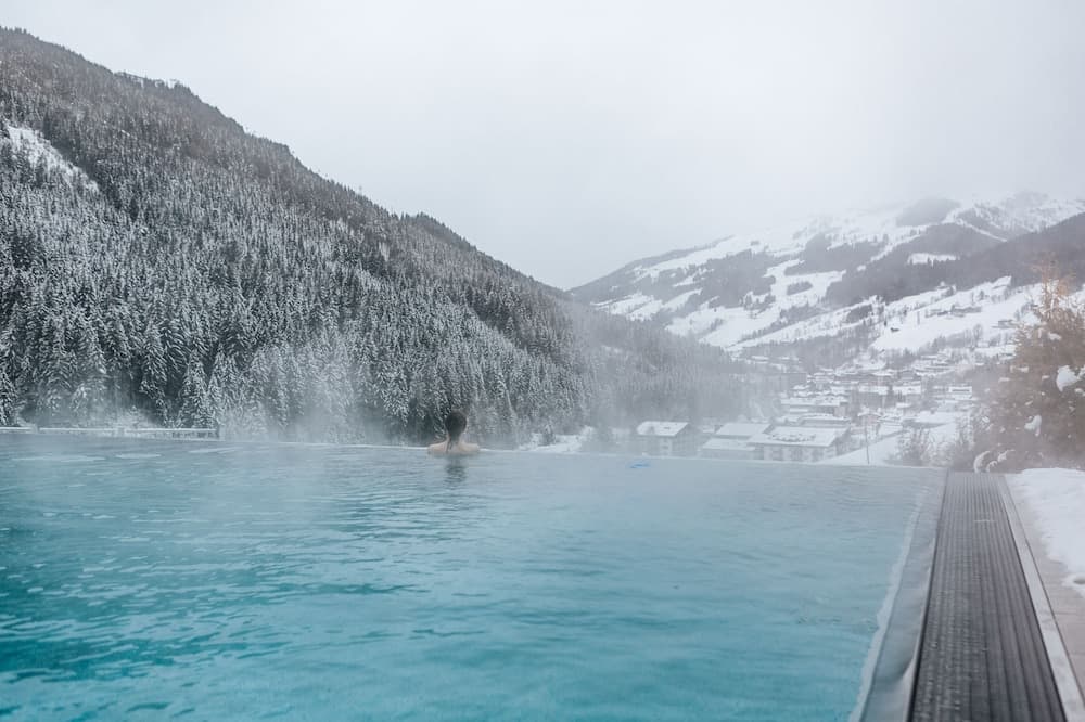 Infinity pool