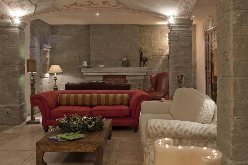 Lobby lounge