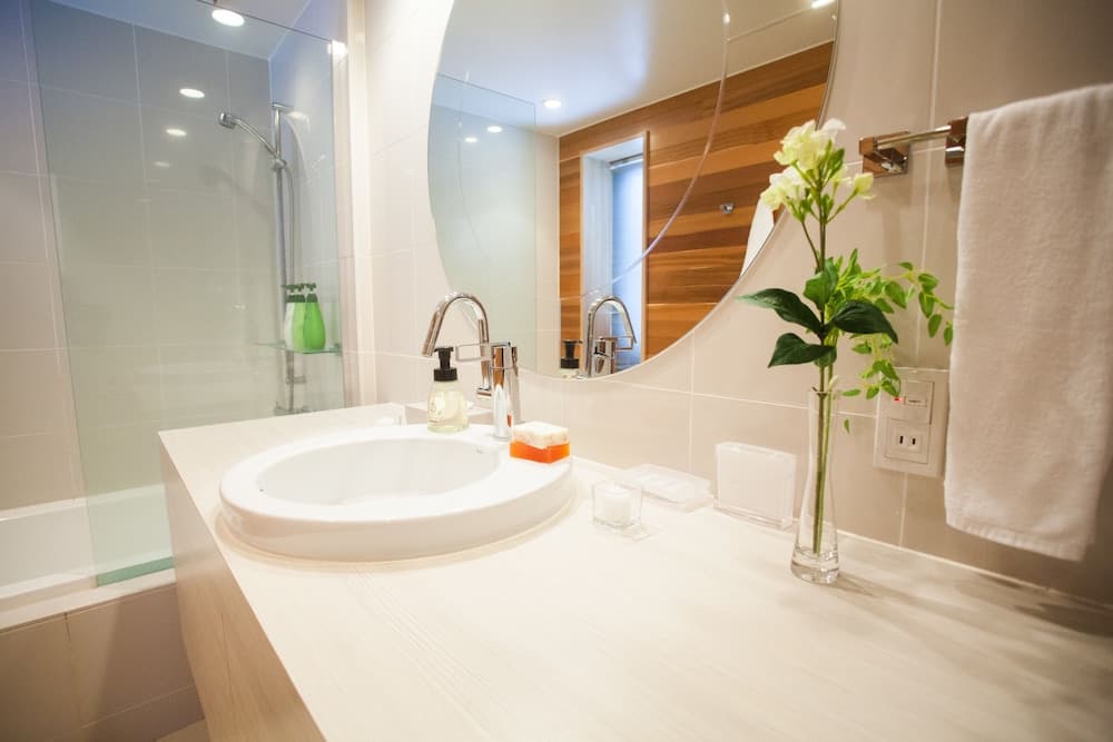 Bathroom sink
