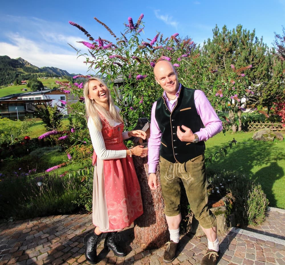 Check-in/check-out kiosk