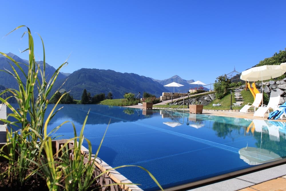 Infinity pool