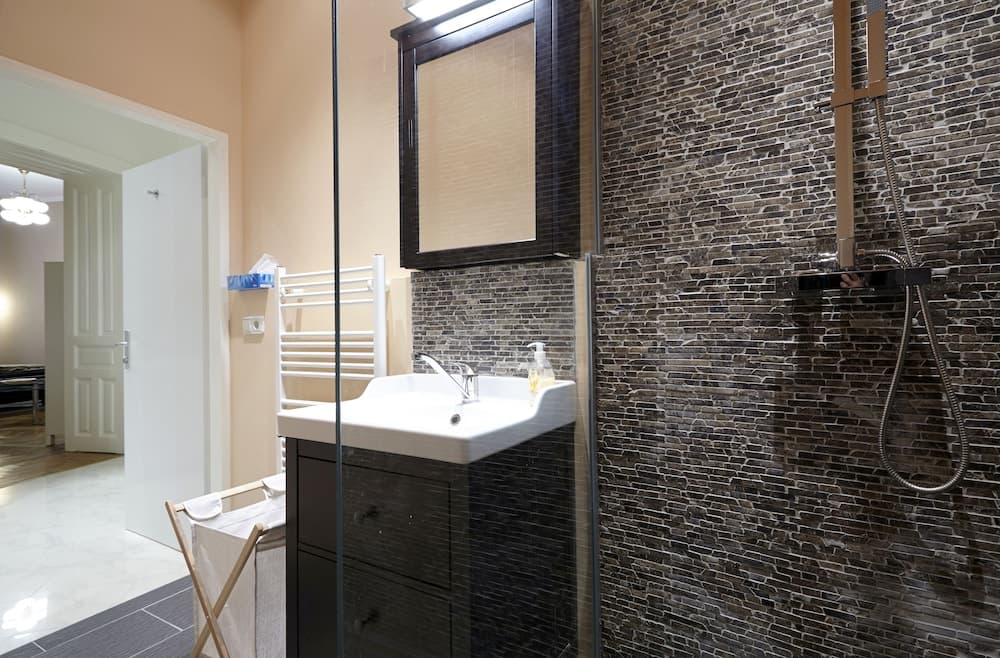 Bathroom sink