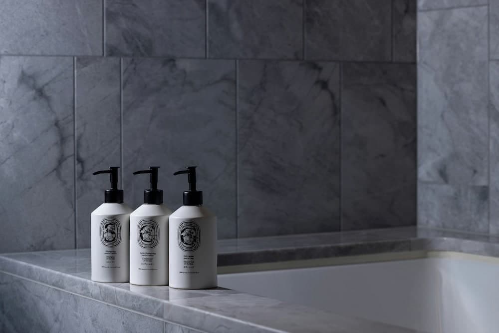 Bathroom amenities