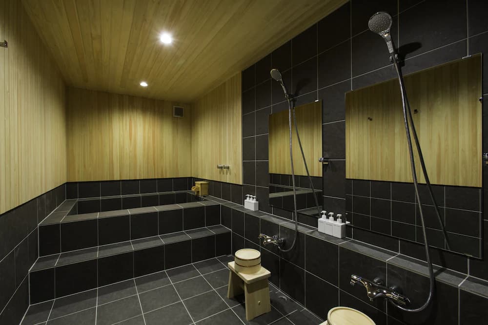 Deep soaking bathtub