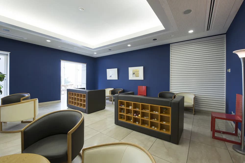 Lobby lounge