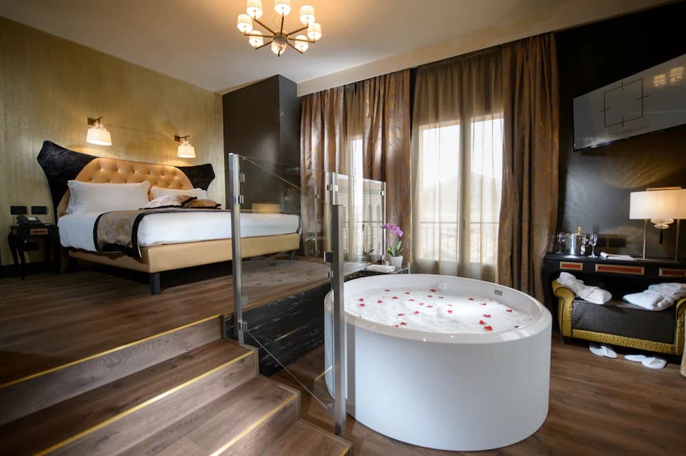 Private spa tub