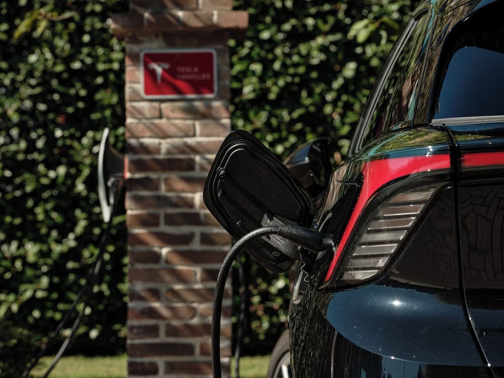 Electric vehicle charging station