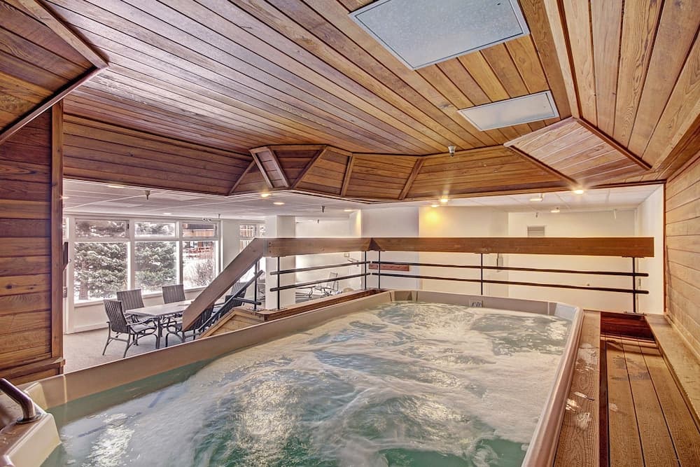 Indoor spa tub