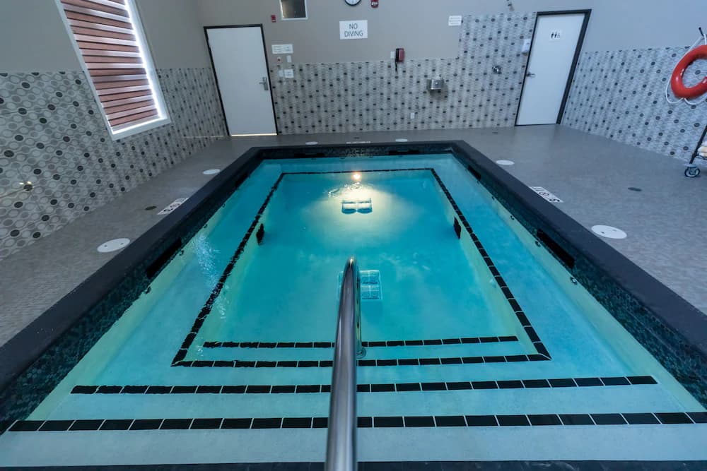 Indoor spa tub