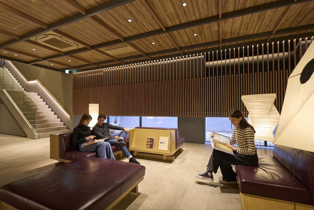 Lobby lounge