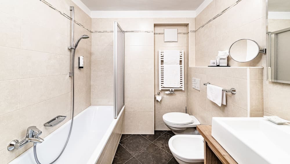 Bathroom amenities
