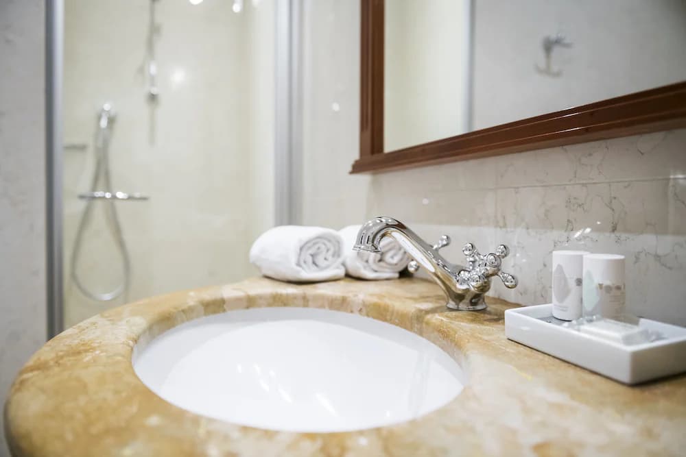 Bathroom sink