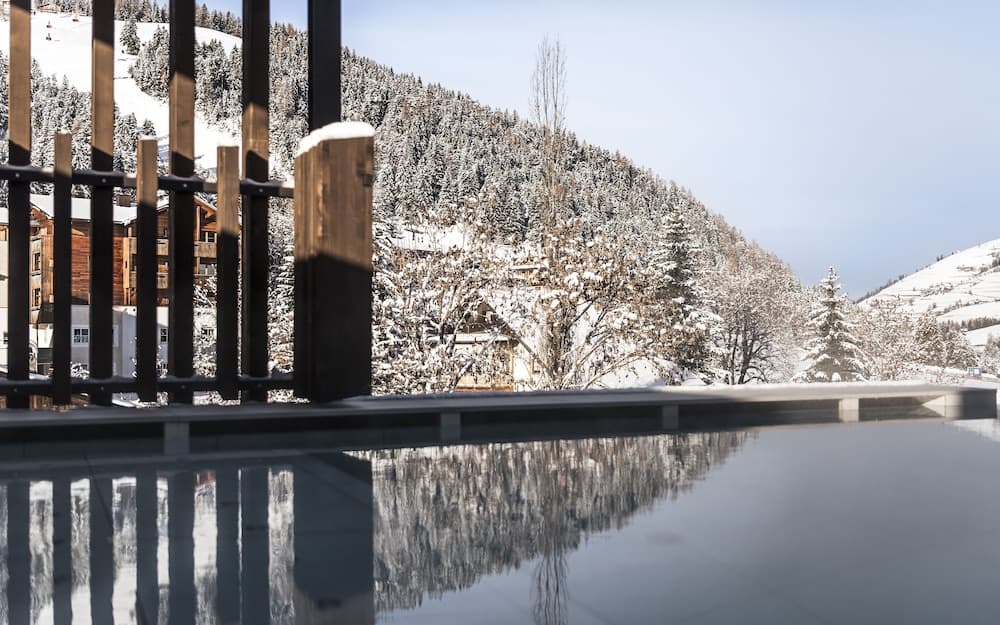 Infinity pool