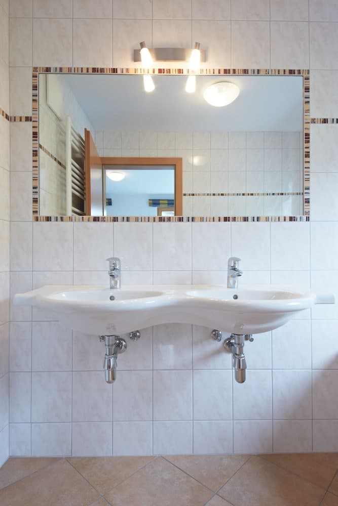 Bathroom sink