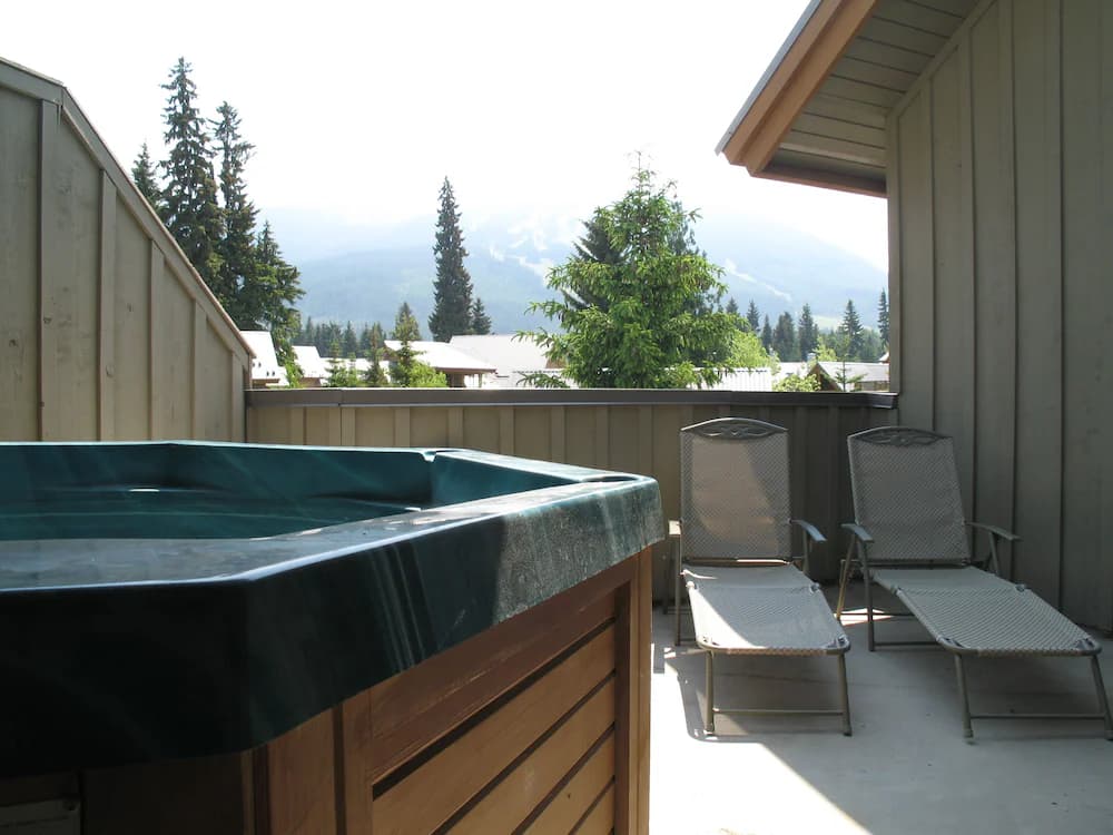 Private spa tub
