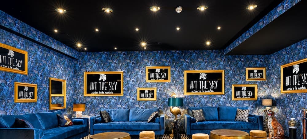 Lobby lounge