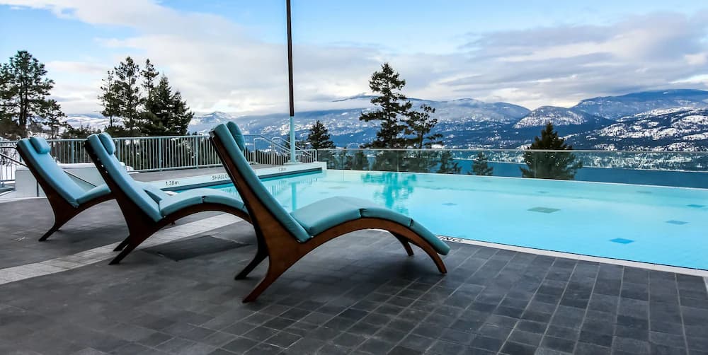 Infinity pool