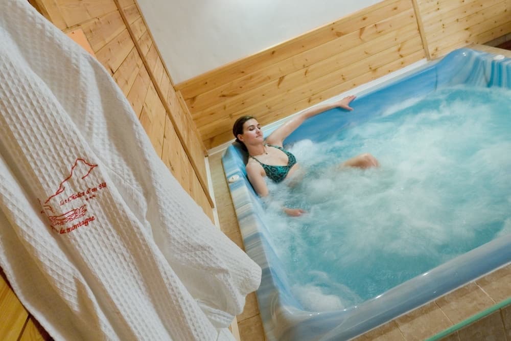 Indoor spa tub