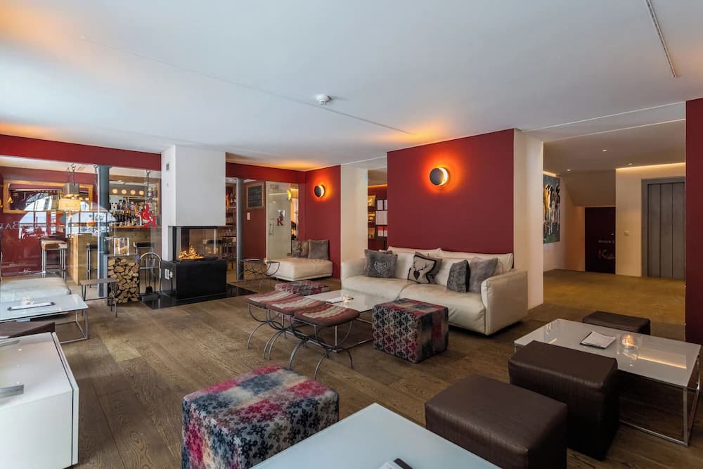 Lobby lounge