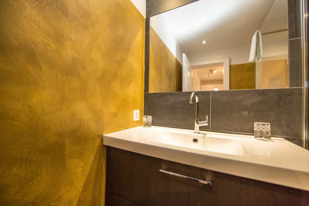 Bathroom sink