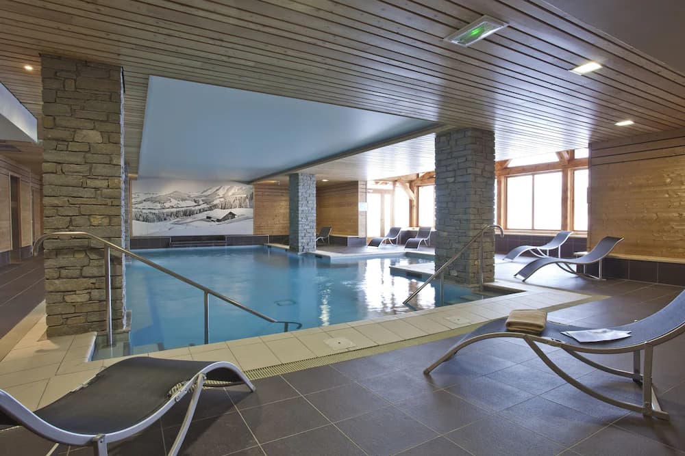 Exercise/lap pool