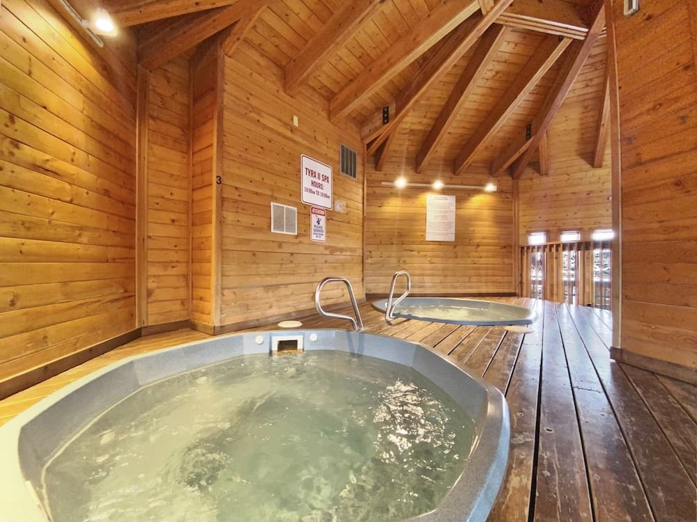 Indoor spa tub
